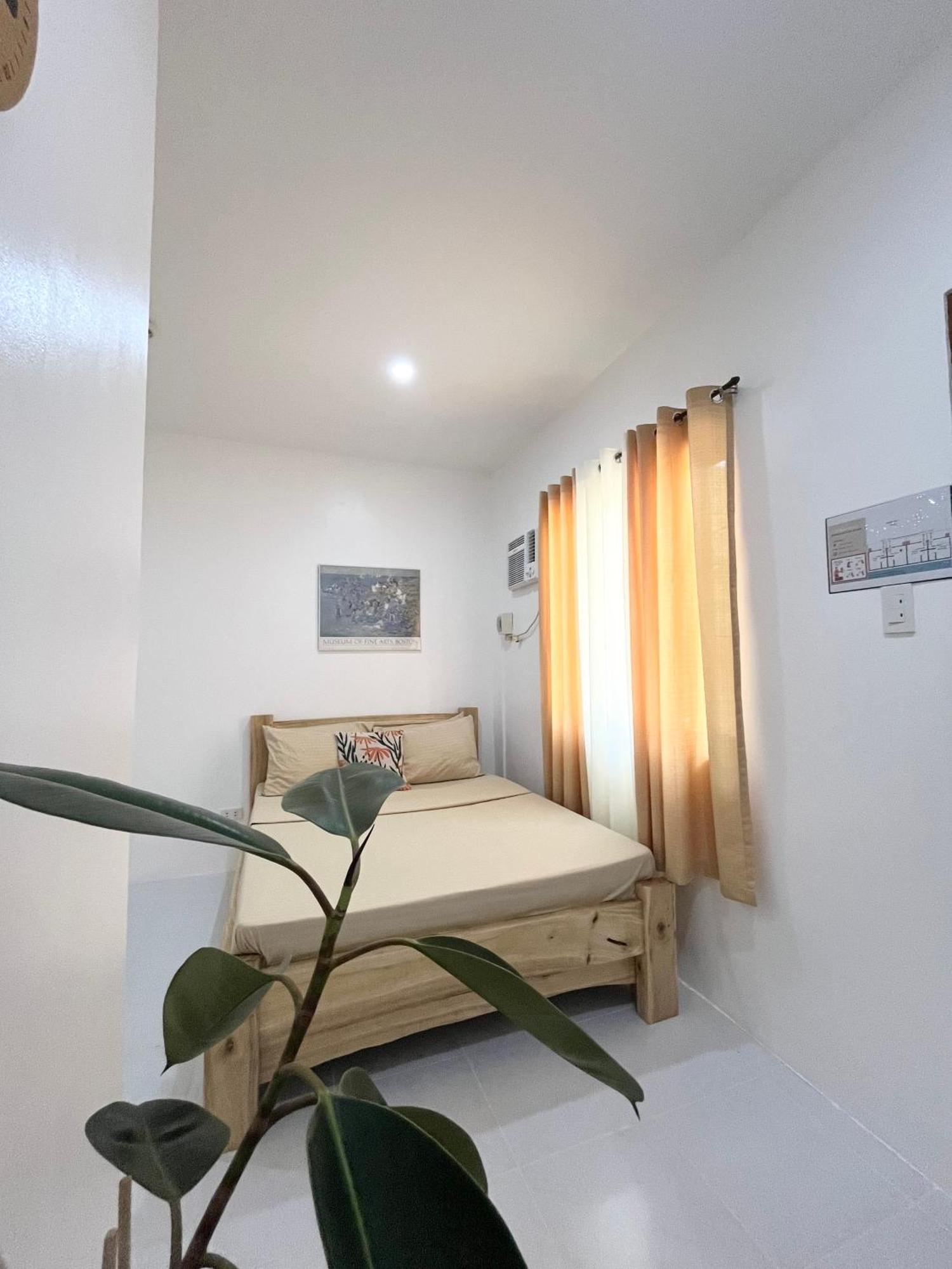 Sunnydale Apartelle -Room Accommodation Near Calatagan Beach Resorts Batangas Eksteriør bilde