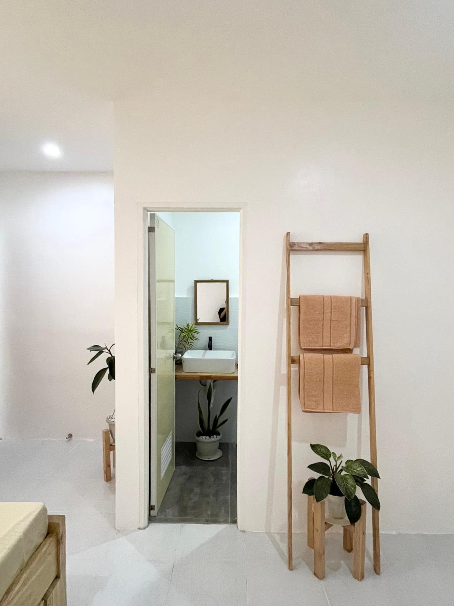 Sunnydale Apartelle -Room Accommodation Near Calatagan Beach Resorts Batangas Eksteriør bilde