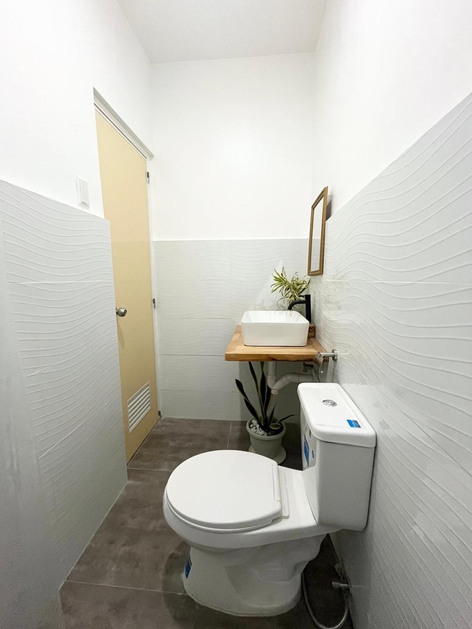 Sunnydale Apartelle -Room Accommodation Near Calatagan Beach Resorts Batangas Eksteriør bilde